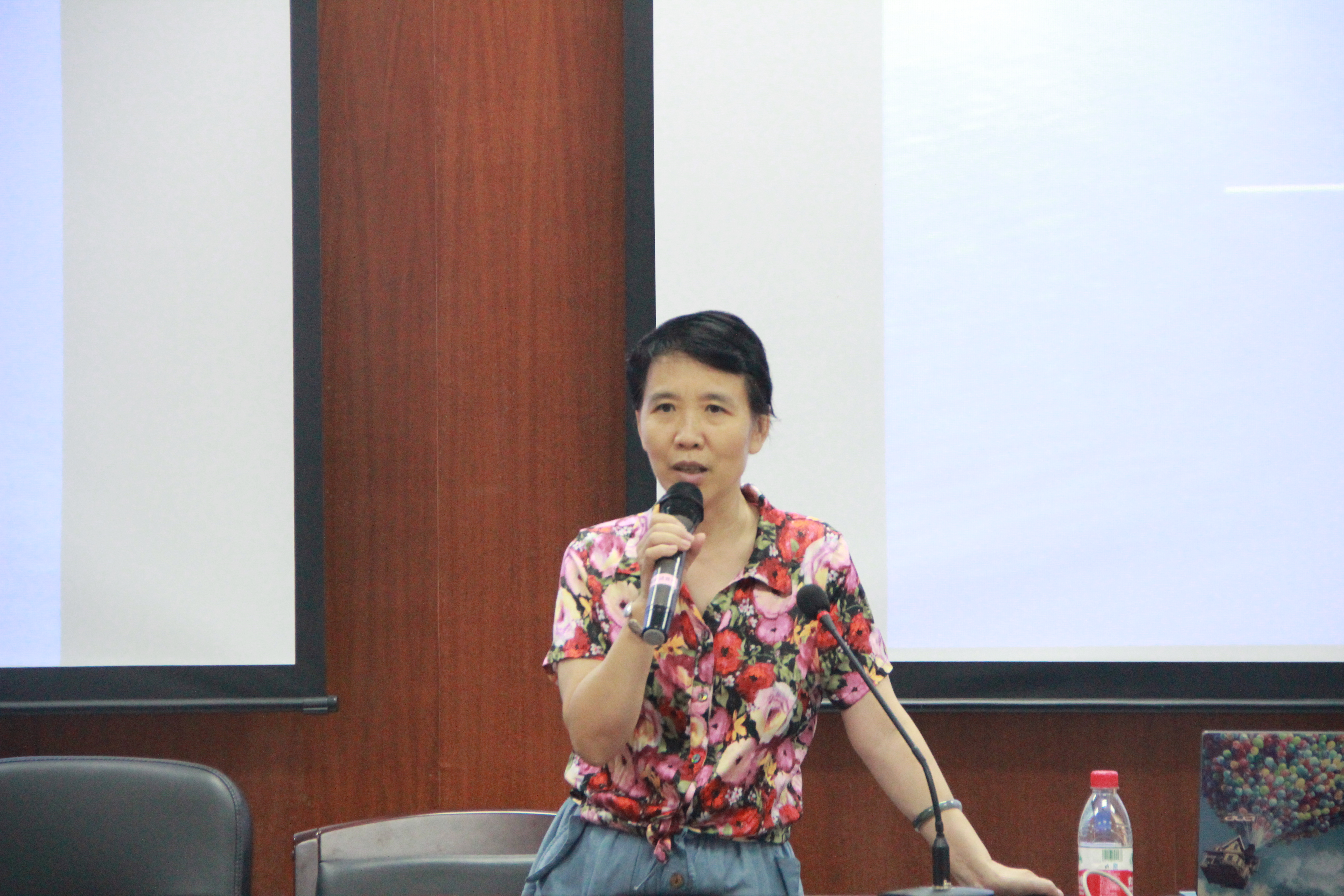 BETVLCTOR伟德官方网站：关爱女大学新生心理健康