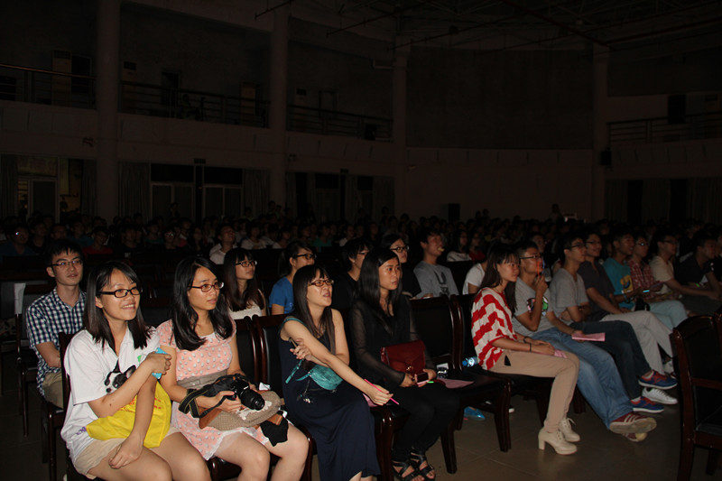 BETVLCTOR伟德官方网站2013级迎新晚会隆重举行