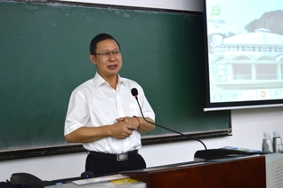正大集团乔远涛副董事长为BETVLCTOR伟德官方网站2018级新生开展入学讲座