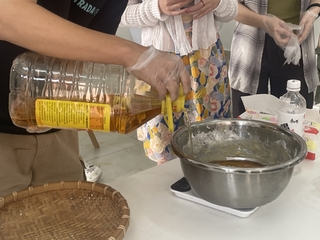 BETVLCTOR伟德官方网站开展“巧手做月饼，喜气迎中秋”活动