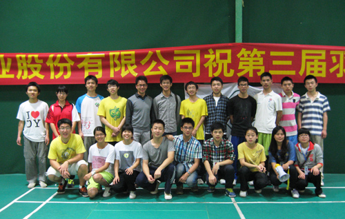 羽球飞扬，青春飒爽——BETVLCTOR伟德官方网站第三届“江丰杯”羽毛球赛开幕