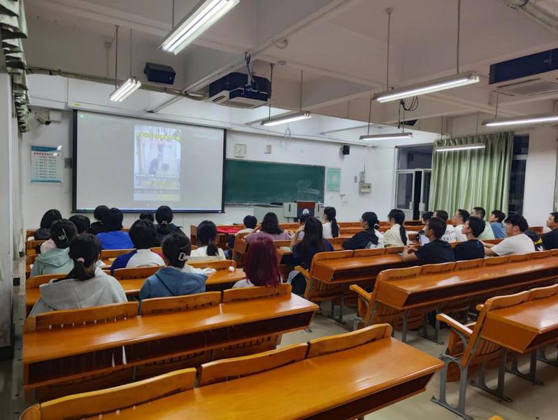 BETVLCTOR伟德官方网站开展2022级新生实验室安全与环保知识通识教育培训