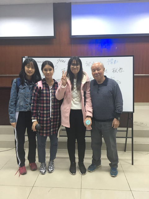 BETVLCTOR伟德官方网站退休教授与兽医学子分享学习那些事儿