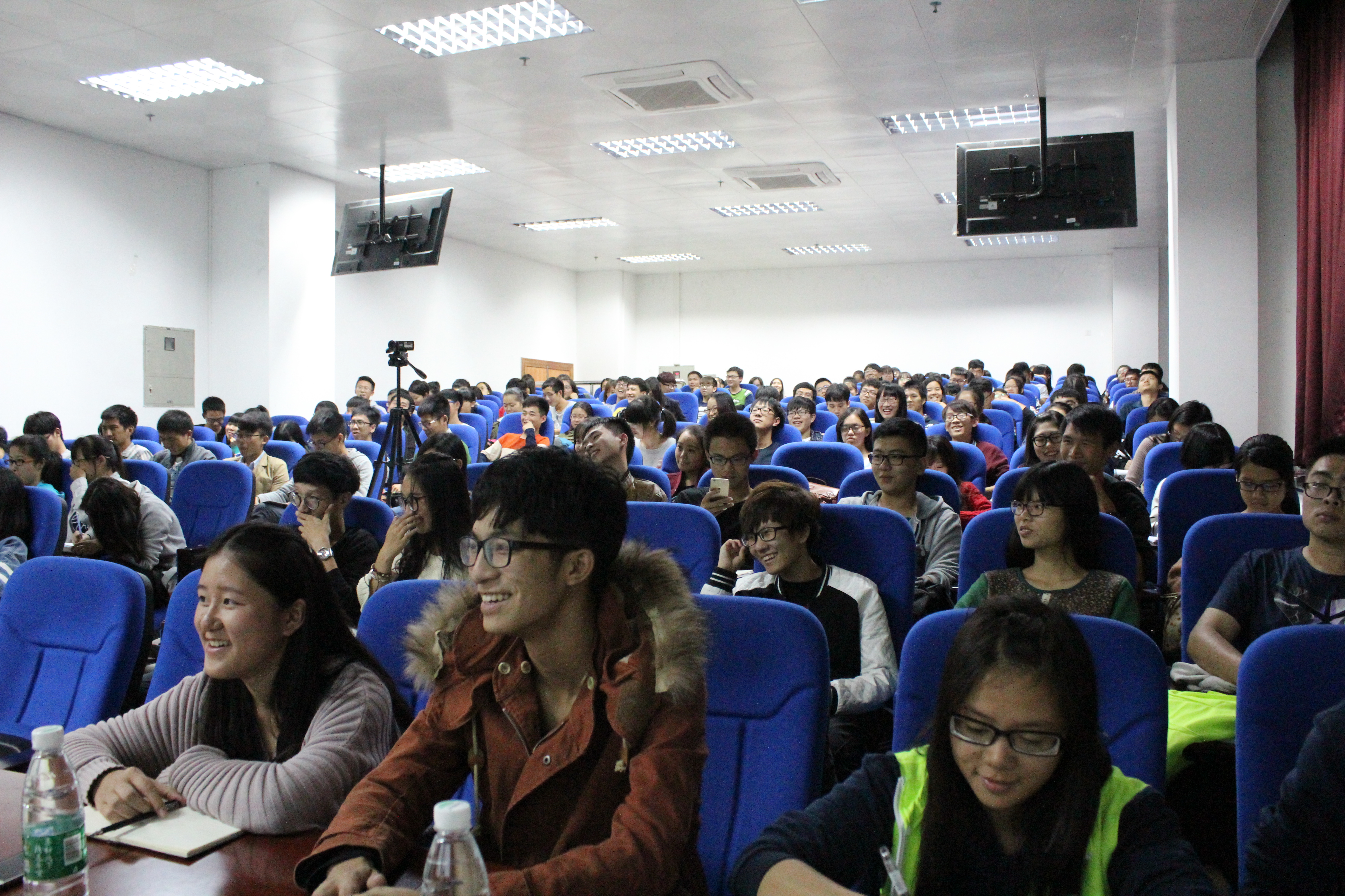 学习礼仪，迈向十全十美——BETVLCTOR伟德官方网站礼仪培训顺利举行
