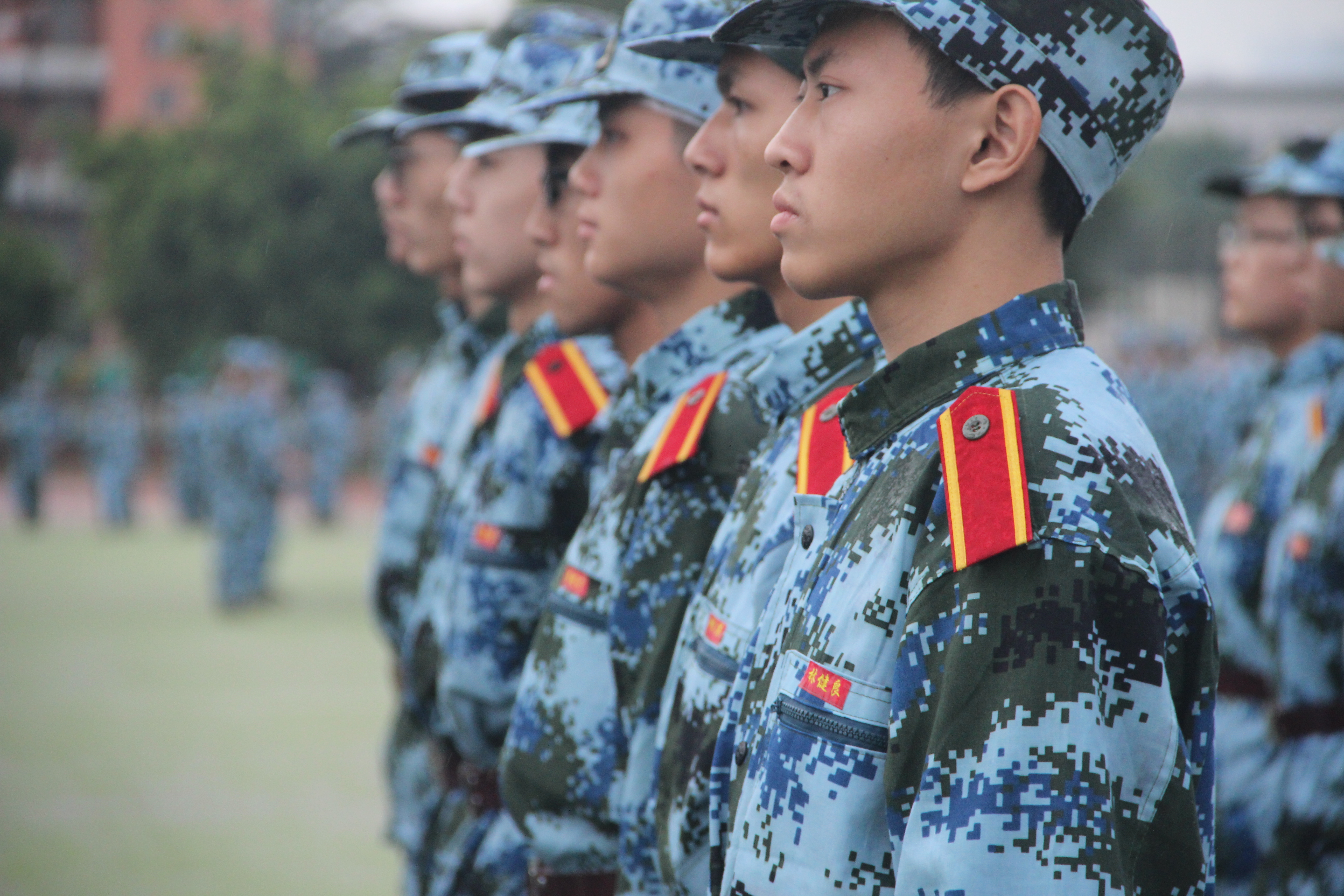 BETVLCTOR伟德官方网站：学员戴名牌，作风我先行