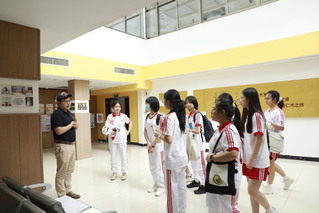 广州中学师生到BETVLCTOR伟德官方网站开展职业体验活动