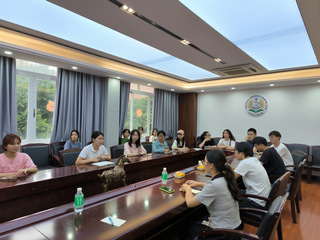 BETVLCTOR伟德官方网站召开研究生班委会议
