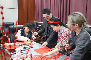 ​“龍”重登场，喜迎新年——BETVLCTOR伟德官方网站开展春节留校员工慰问活动